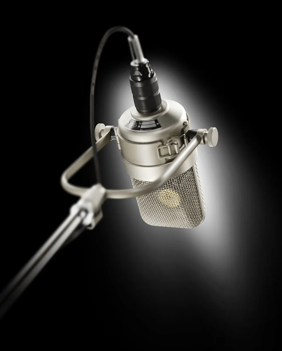 M 49 V with cable connected